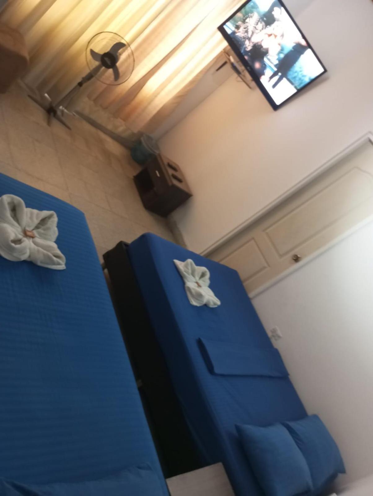 Yellow House Hostel Медельин Экстерьер фото