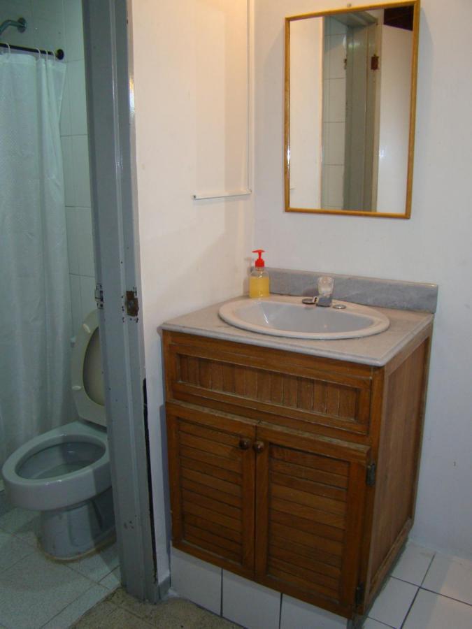 Yellow House Hostel Медельин Экстерьер фото